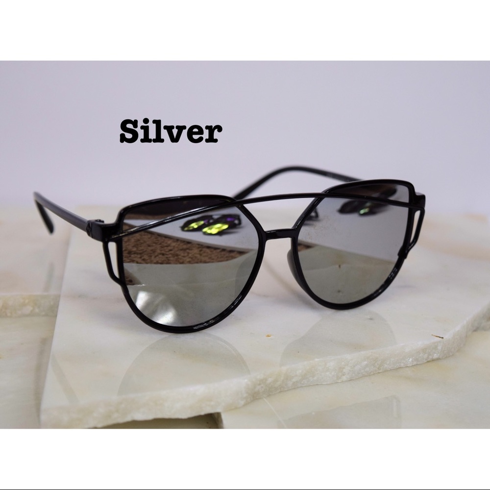 The It Girl Mirror Sunglasses - Picture 5 of 7