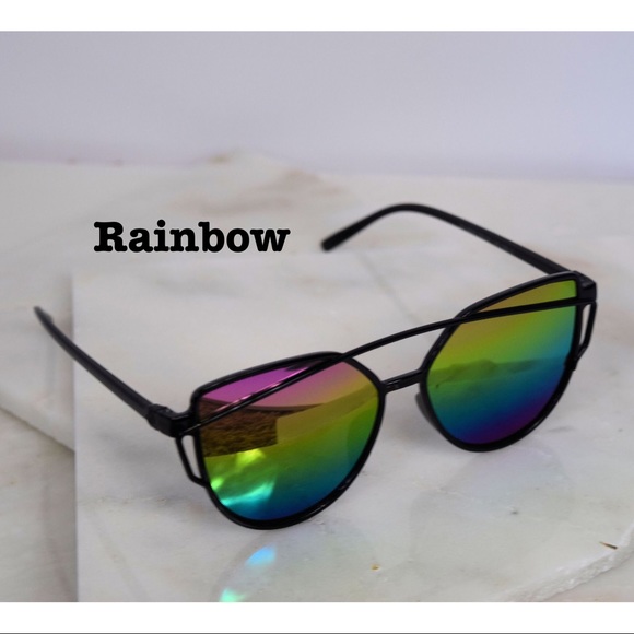 The It Girl Mirror Sunglasses - Picture 3 of 7