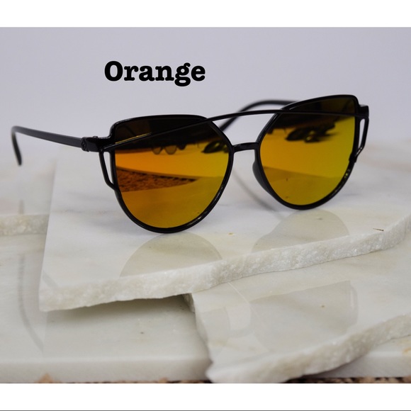 The It Girl Mirror Sunglasses - Picture 4 of 7