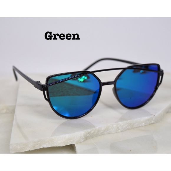 The It Girl Mirror Sunglasses - Picture 6 of 7