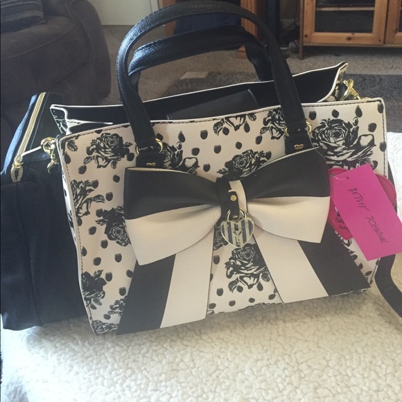 Betsey Johnson Handbags - 🌸NEW! BETSEY JOHNSON BAG IN A BAG SATCHEL