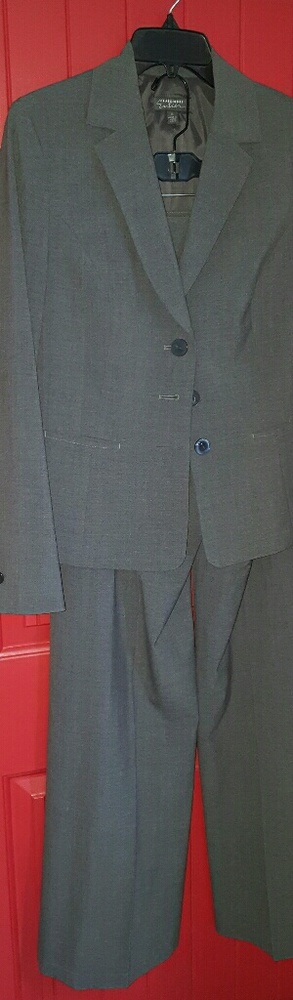 Suit - Picture 2 of 4