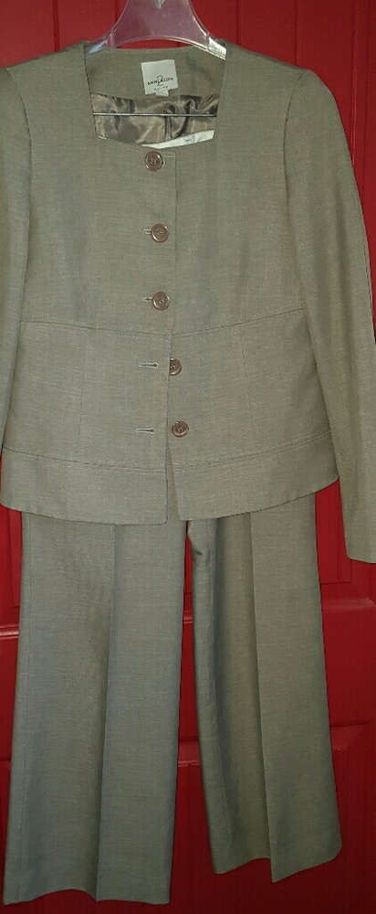 Suit - Picture 2 of 4