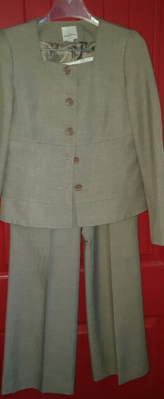 Suit - Picture 2 of 4