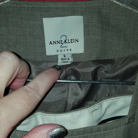 Suit - Picture 3 of 4