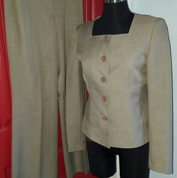 Suit - Picture 4 of 4