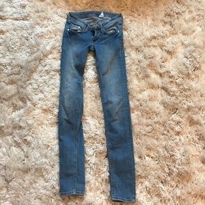 Medium wash size 00 skinny jeans from H&M