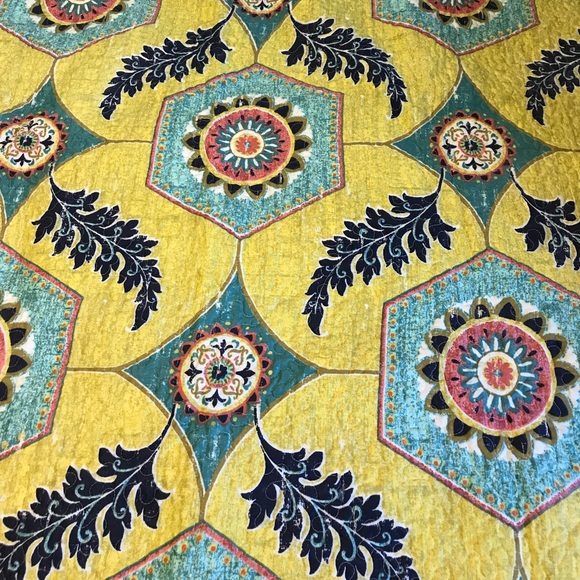 Throw - Picture 1 of 2