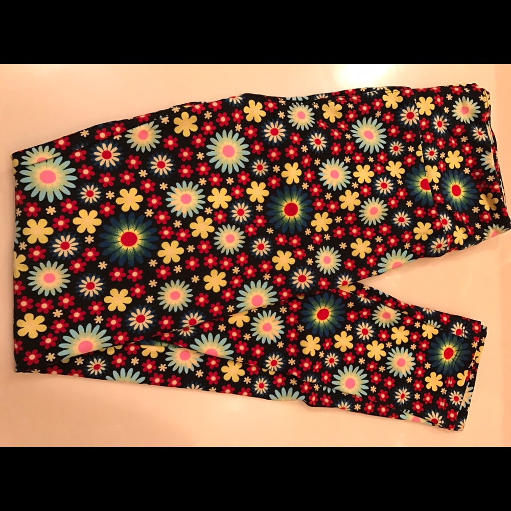 LuLaRoe OS leggings! NWT! Beautiful floral print