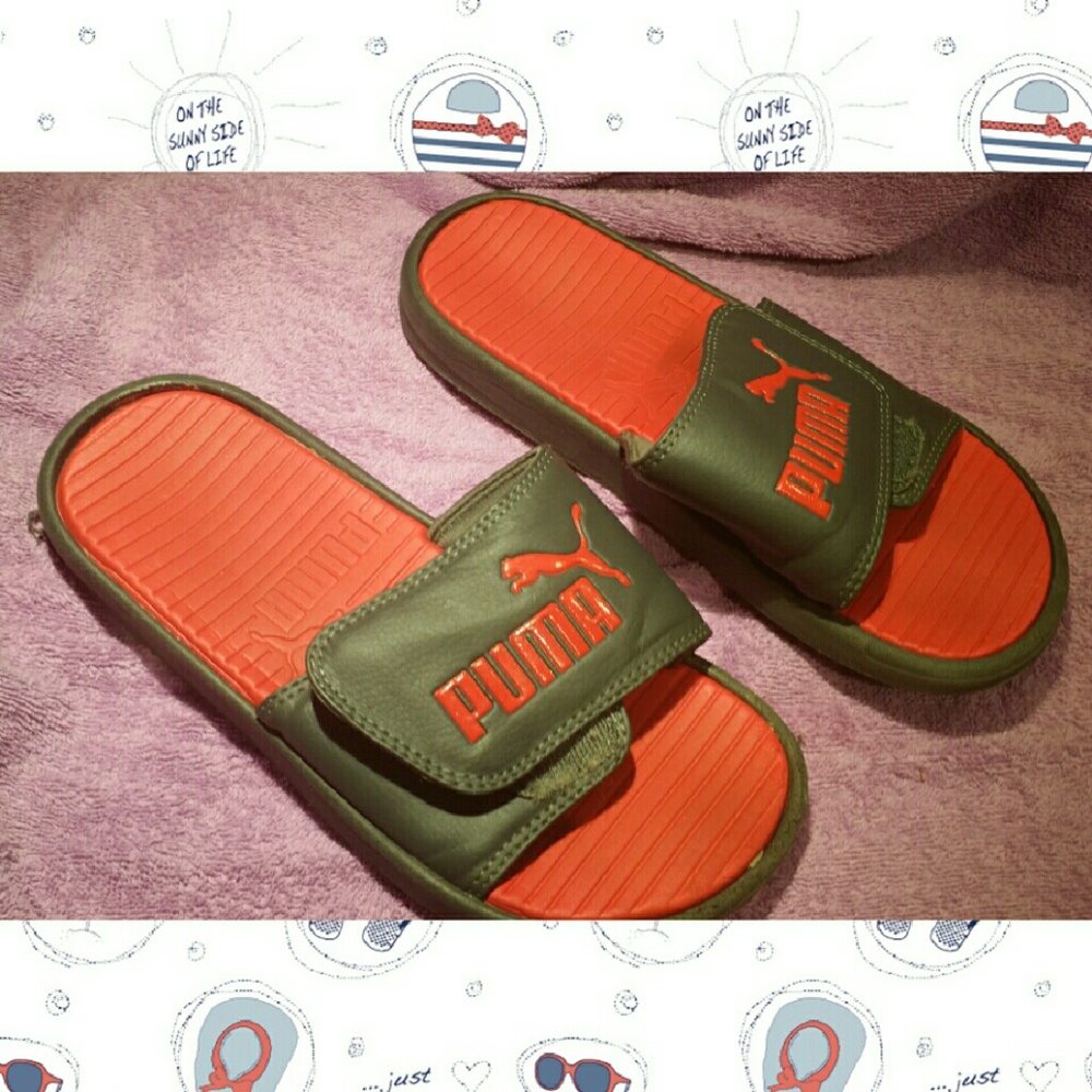 Boys Puma flip flops size 4