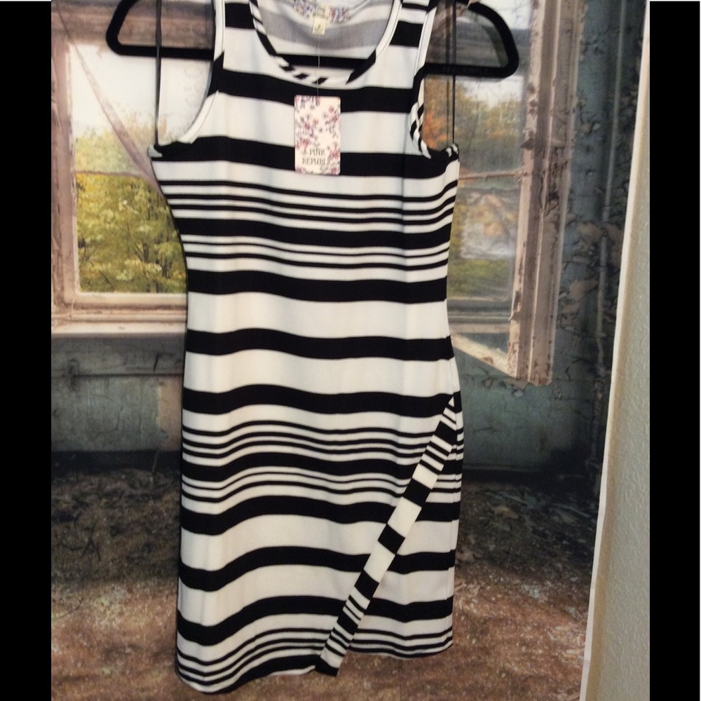 NWT BLACK AND WHITE DRESS MEDIUM