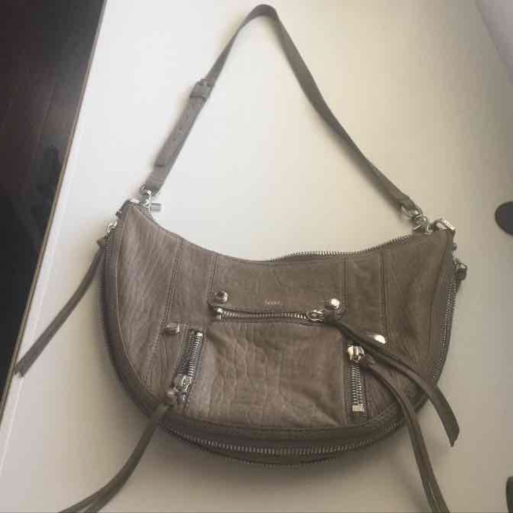 Grey  botkier