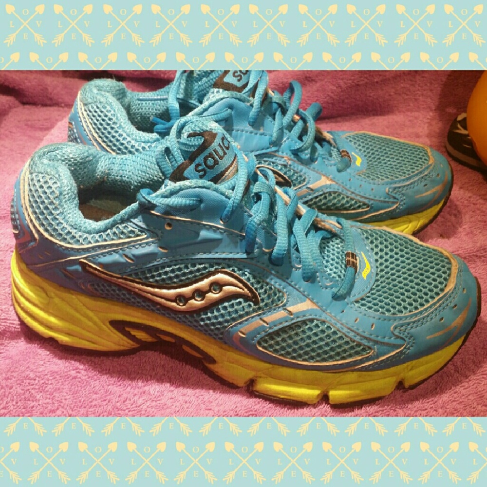 Womens Saucony size 6