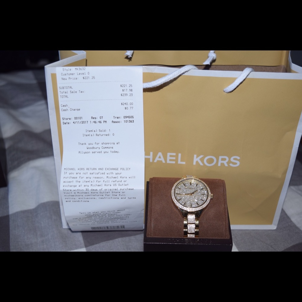 A new Michael Kors watch! Willing to negotiate!!