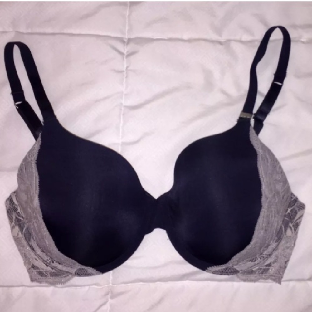 Black and ivory lace Calvin Klein bra, 32dd