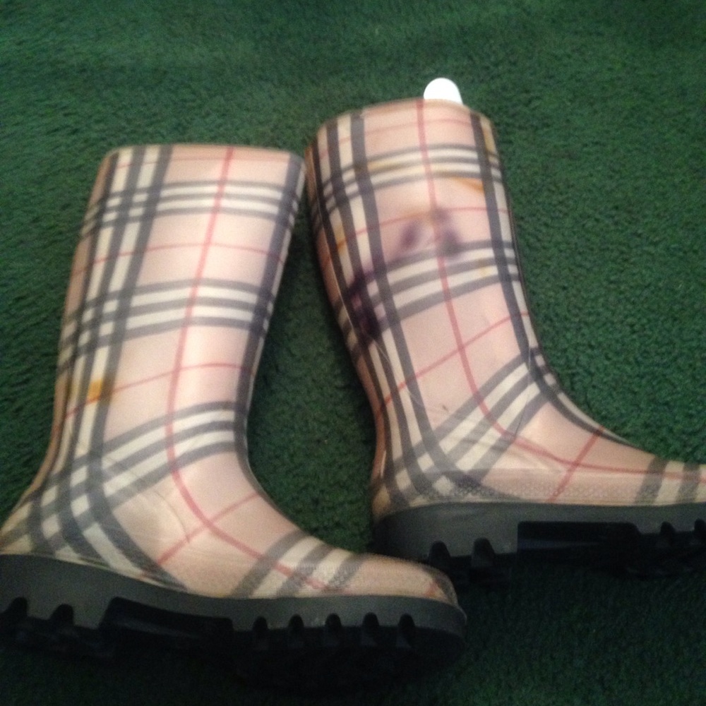 Burberry rain boots💥💥1 hr sale - Picture 4 of 7