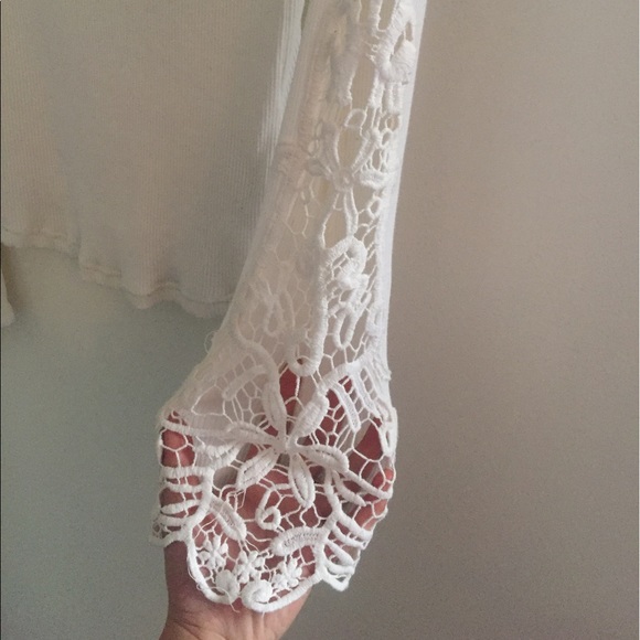 Deep Swoop Neck White Lace Blouse - Picture 3 of 4