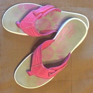 Clarks sandals size 8