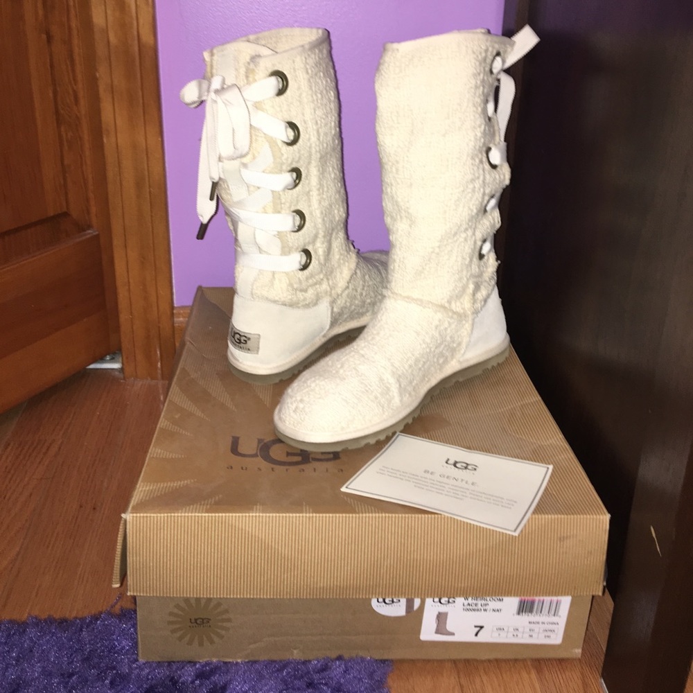 Lace up UGG