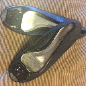 Peep toe simply Vera flats with buckle