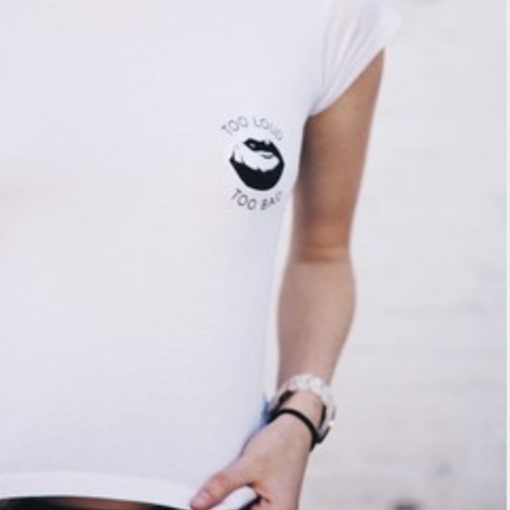 Brandy Melville graphic tee can fit up to large