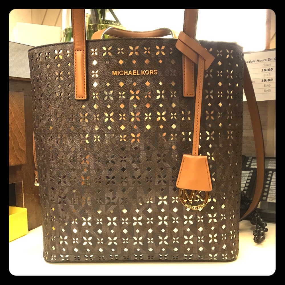 Beautiful hand bag!