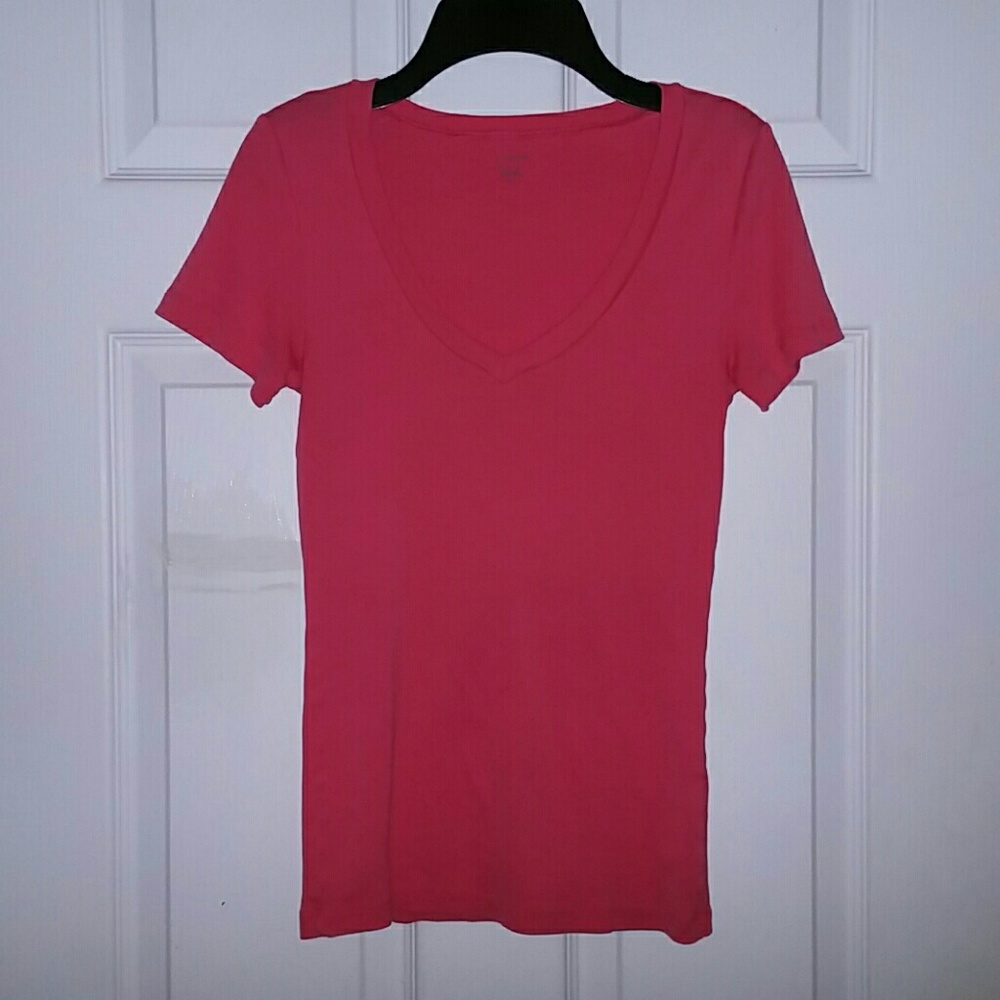 J CREW V NECK SOFT&COMFY FITTED SHORTSLEEVE TEE!