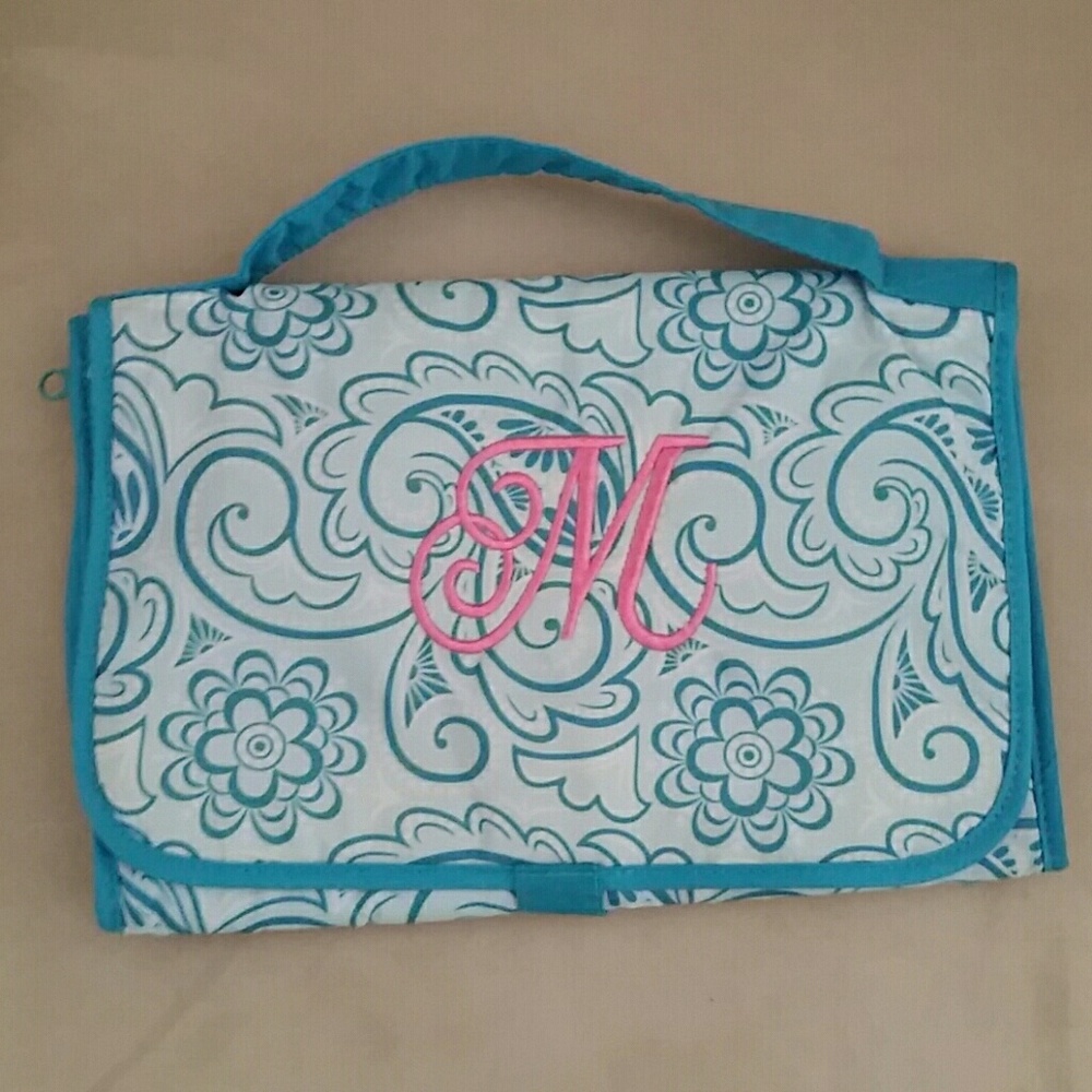 Hanging makeup organizer "M" monogram