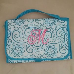Hanging makeup organizer "M" monogram