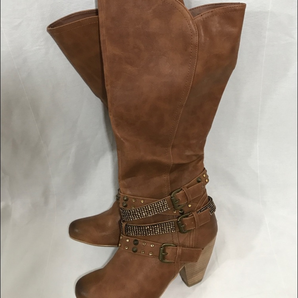 BROWN BOOTS 😍😍😍😍😍