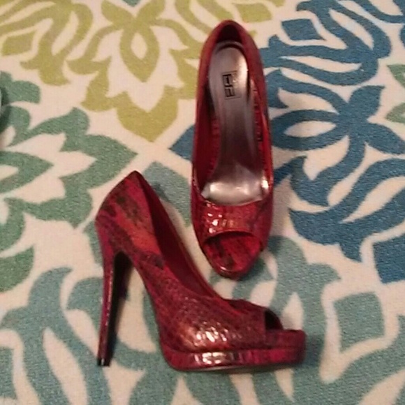 NWOT City Snappers Red Heels - Picture 2 of 4