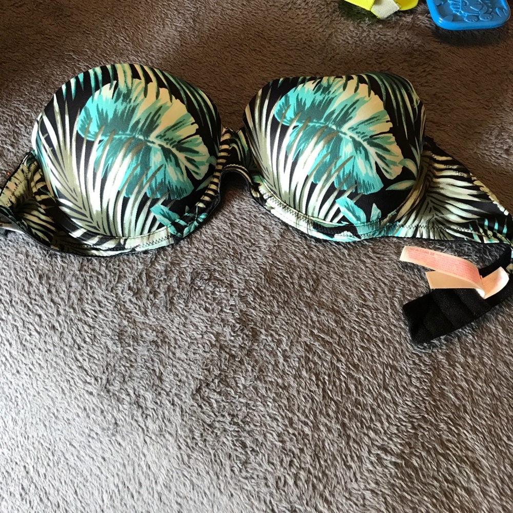 Hardly worn VS pink bra