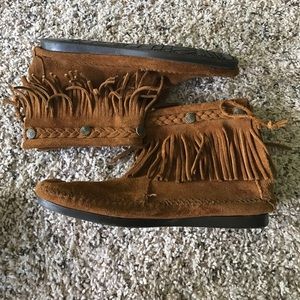 Minnetonka Moccasins Size 7.5