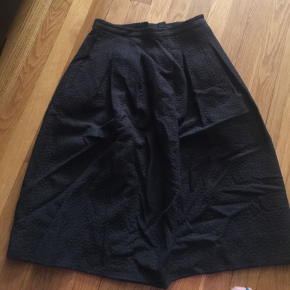 Black skirt - Picture 1 of 2