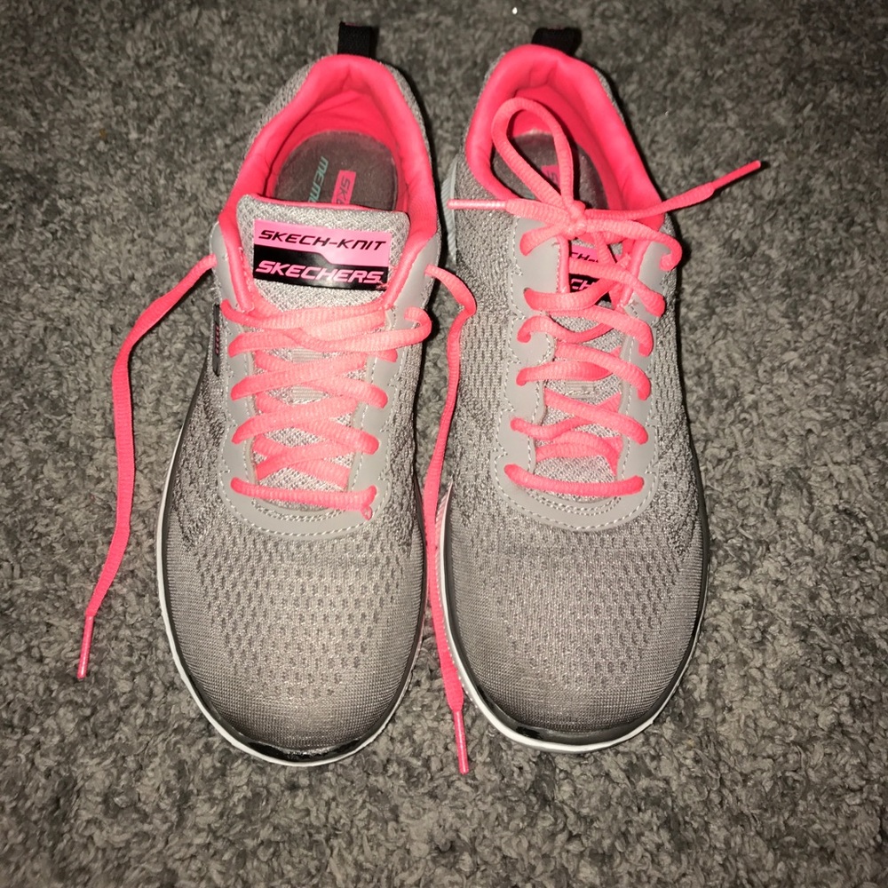 🔥SALE🔥 SKECHERS SKECH-KNIT MEMORY FOAM SHOES!!!