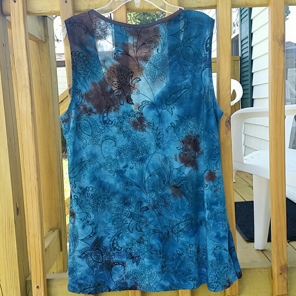 Women's dressy v-neck tank - Picture 2 of 5