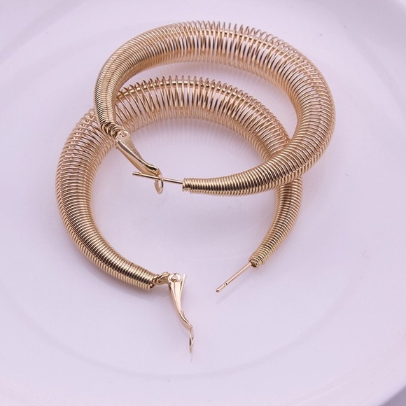 Gold hoop earrings - Picture 3 of 3