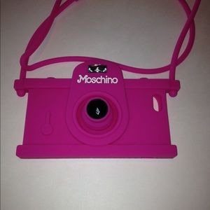 Moschino cell phone holder I Phone 6 regular. NWOT