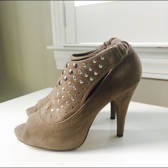 Suede Heel - Picture 2 of 4