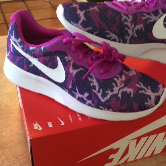 New women's Nike Tanjun print running shoes - Picture 2 of 6
