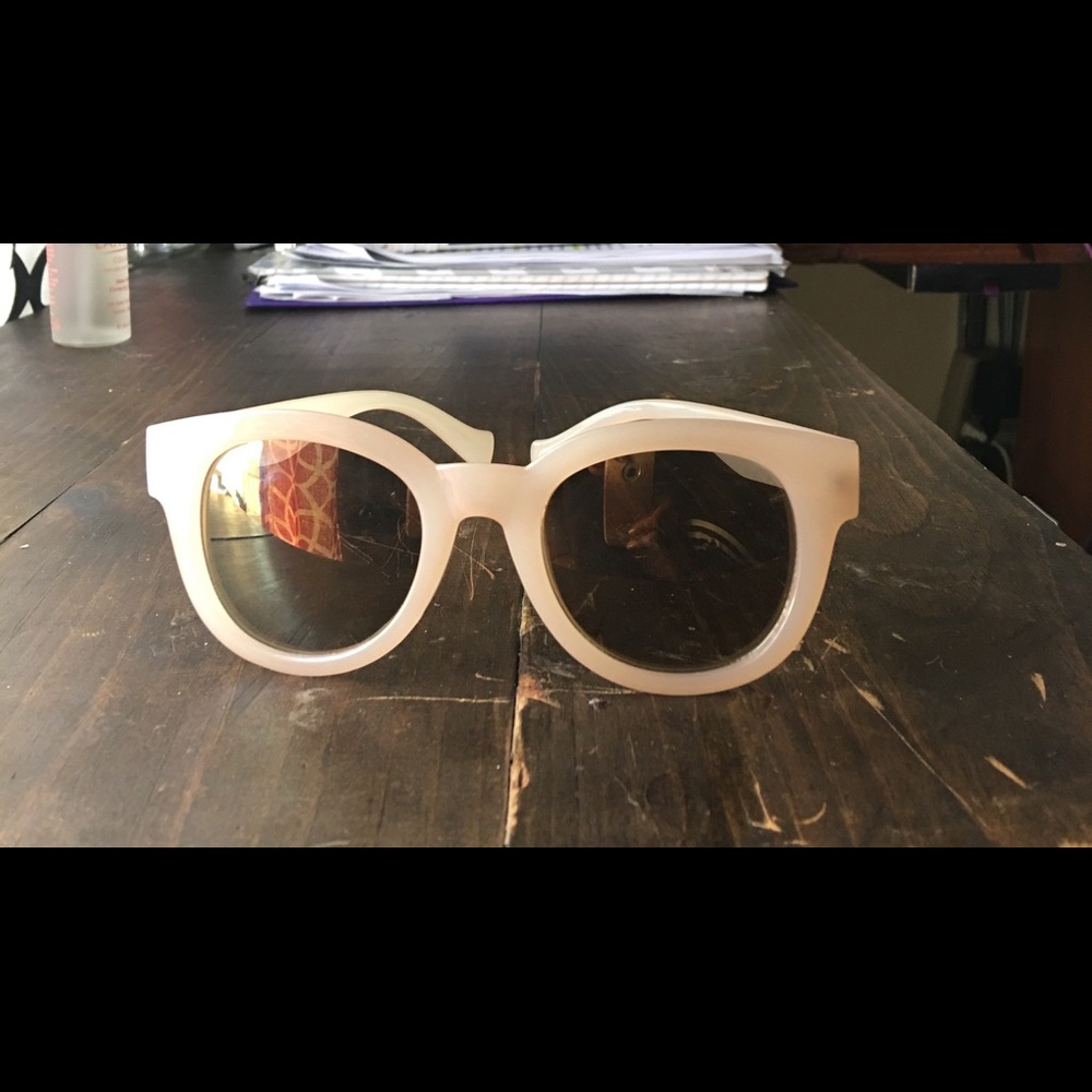 Jones NY mirrored sunglasses