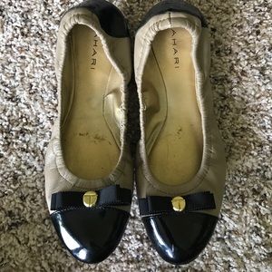 Tahari Flats Size 6- Make offer!