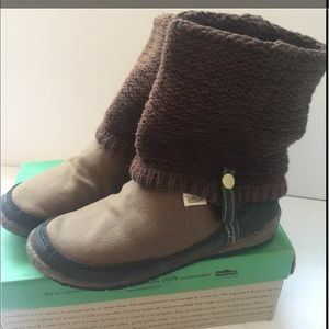 Simple Brand Eco Friendly Boots 7 New