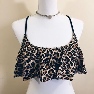 {VS} NWOT Leopard Flounce Top