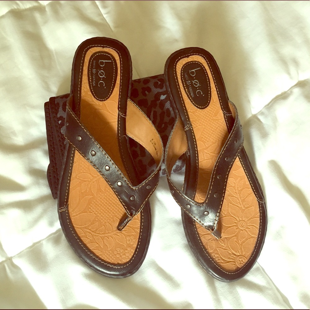b.o.c leather flip flops