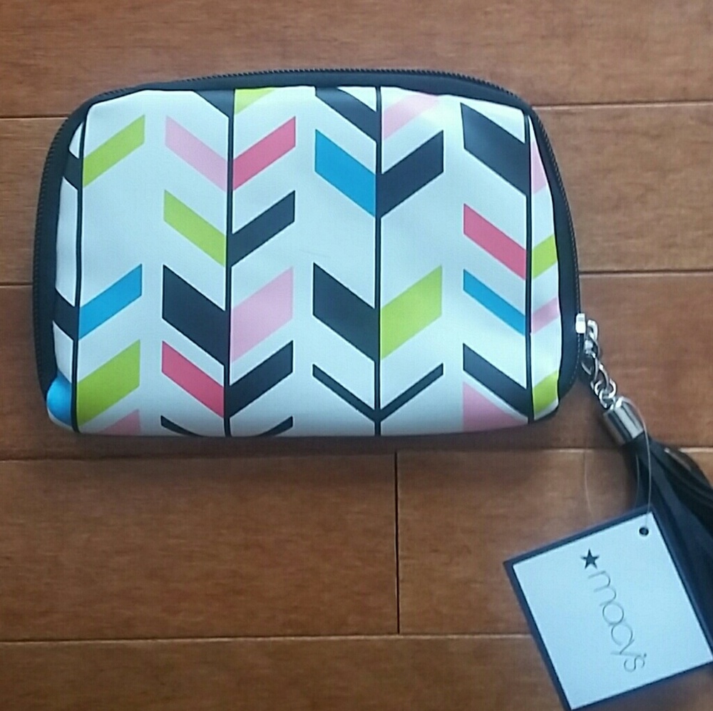 Macy's Cosmetic Pouch - Picture 4 of 6