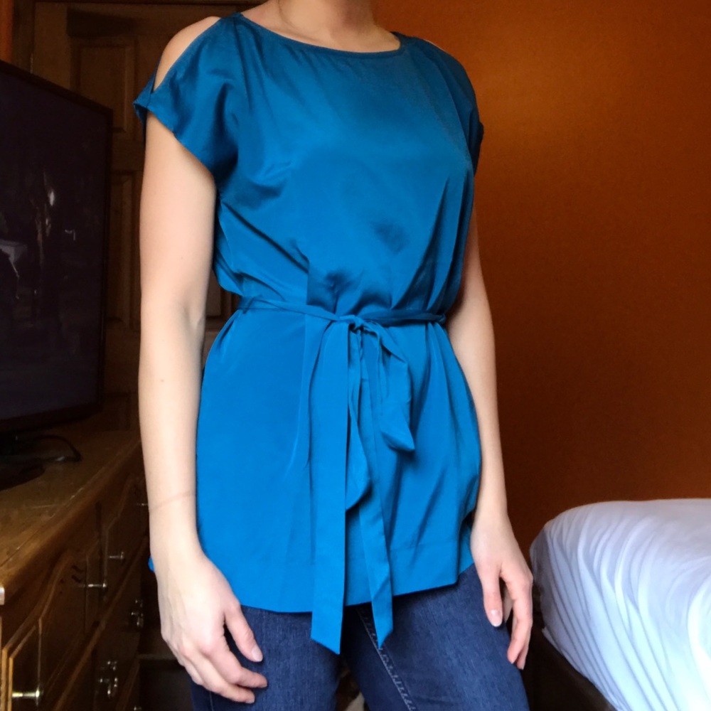Blue/green blouse with waist.
