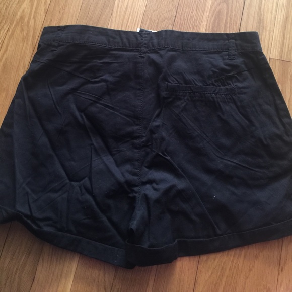 Black shorts - Picture 2 of 2