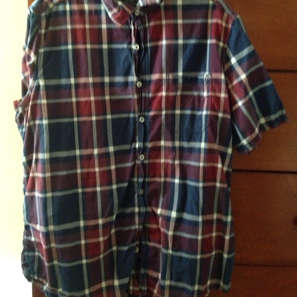 Short sleeve button up