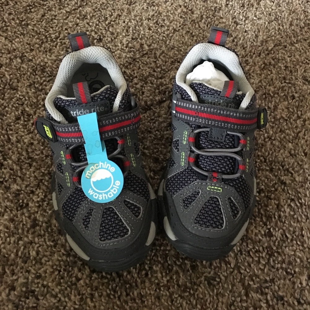 NWT boys Made 2 Play stride rite tennis shoes